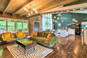 Whimsical Cottage in Washington with Fire Pit!